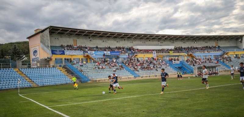 Štadión Lokomotívy v Čermeli počas derby