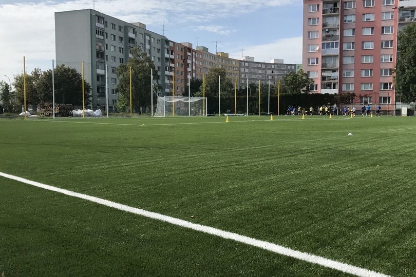 Ihrisko s umelou trávou pri ZŠ Užhorodská
