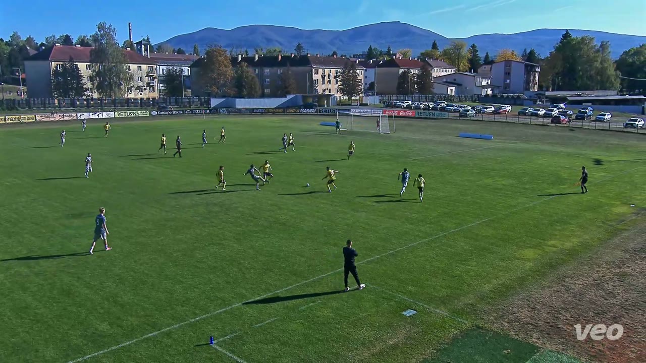 Útok Slávie pri prvom góle Adama Hudáka v Snine